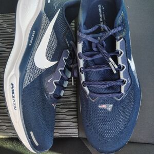 Nike Navy and White Air Zoom Sneakers